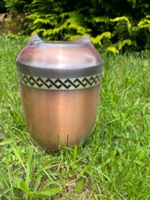 Urne en cuivre à motif